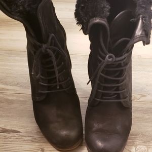 Leather  lace  wedge boot